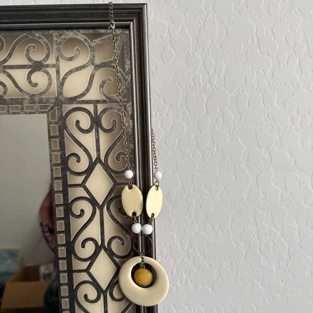 Elegant Cream and Gold Necklace